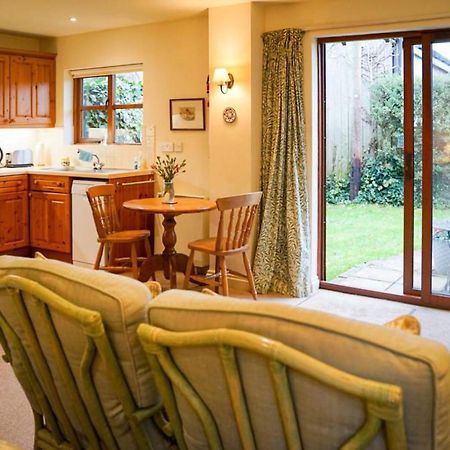 Honeysuckle Cottage North Mundham 外观 照片